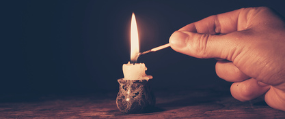 Landing light a candle