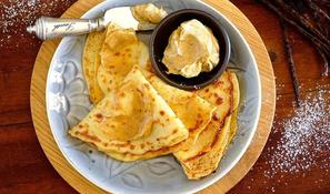 Landing homemade golden pancakes